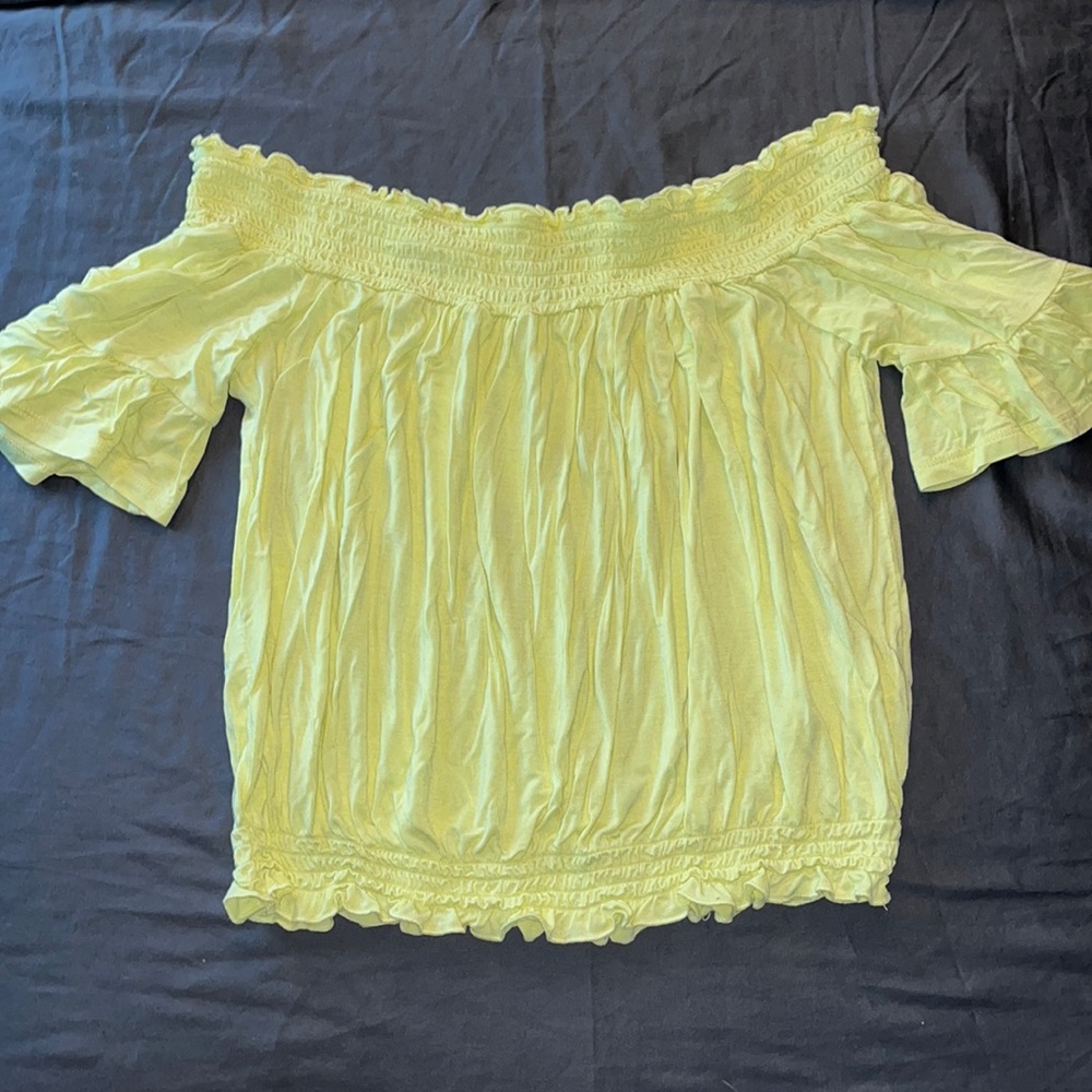 Forever21 size small stretchy top in yellow